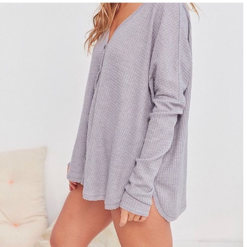 UO Out From Under Jojo Oversized Gray Thermal Button-Front Top Large Boho Comfy - Picture 4 of 16